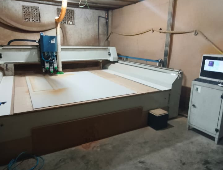 Corte, Furação, Usinagem e Colagem de Borda